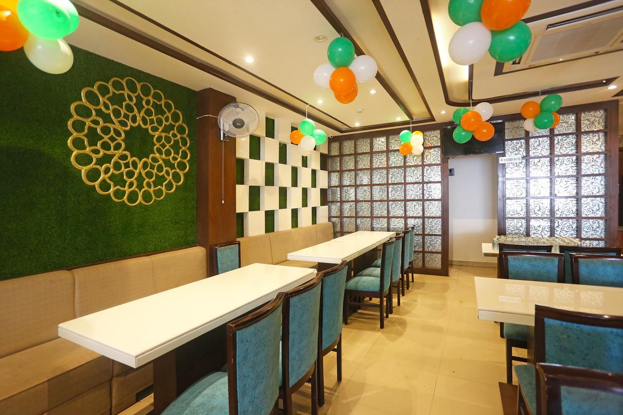 Oyo 18422 Central Grand Belanganj エクステリア 写真