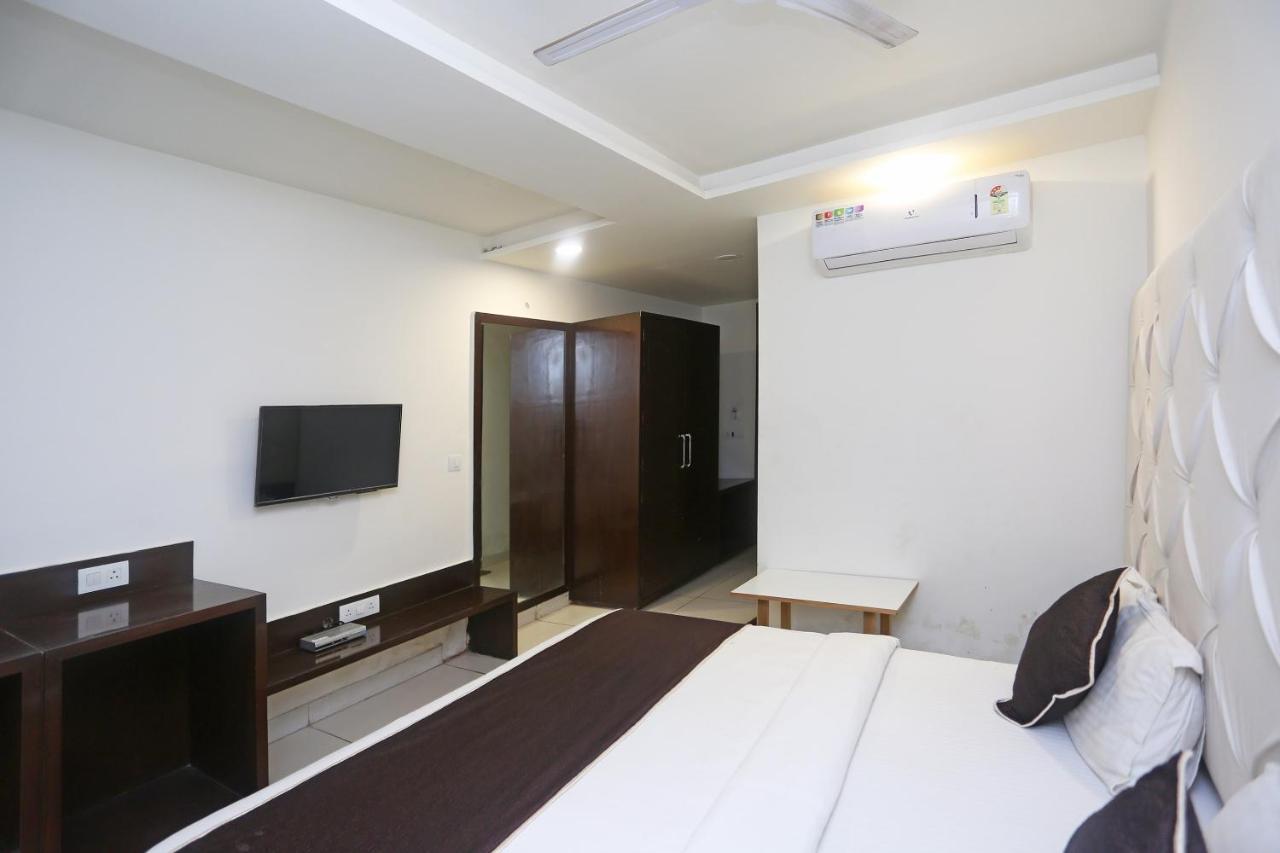 Oyo 18422 Central Grand Belanganj エクステリア 写真