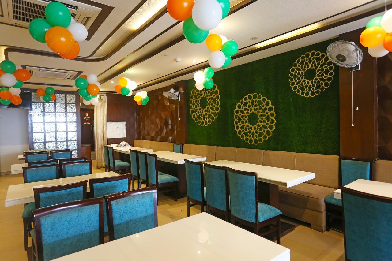 Oyo 18422 Central Grand Belanganj エクステリア 写真