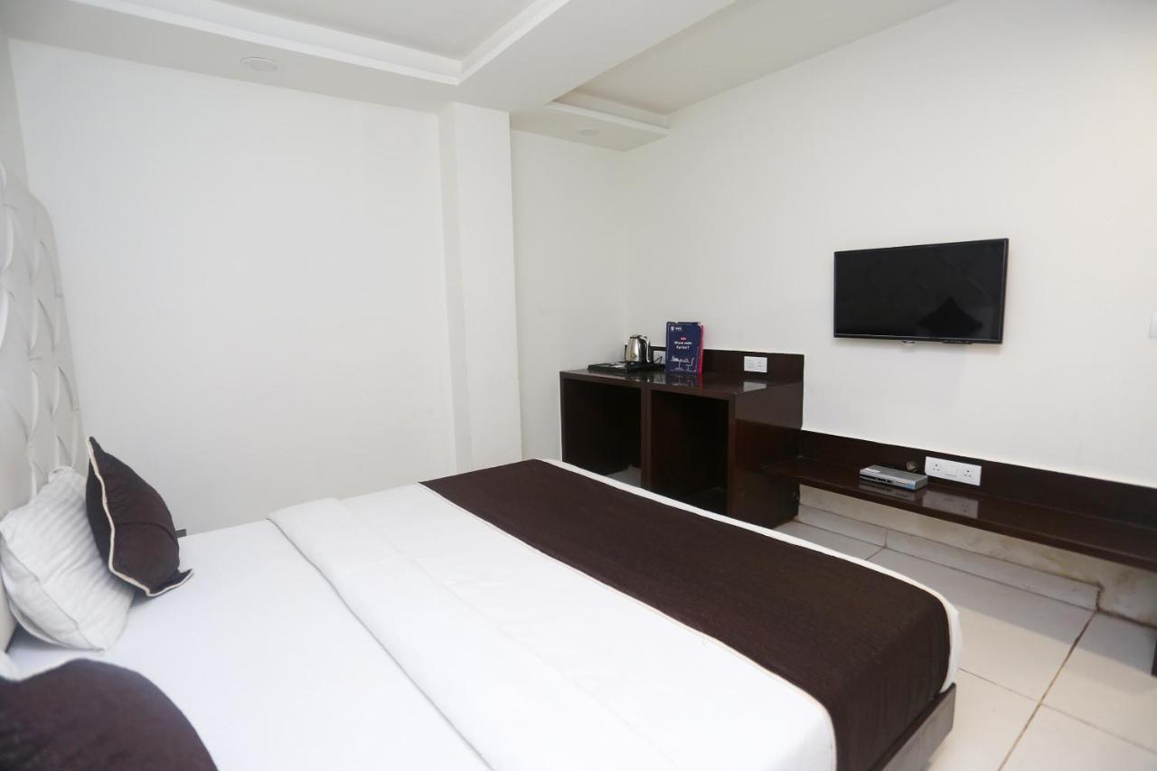 Oyo 18422 Central Grand Belanganj エクステリア 写真