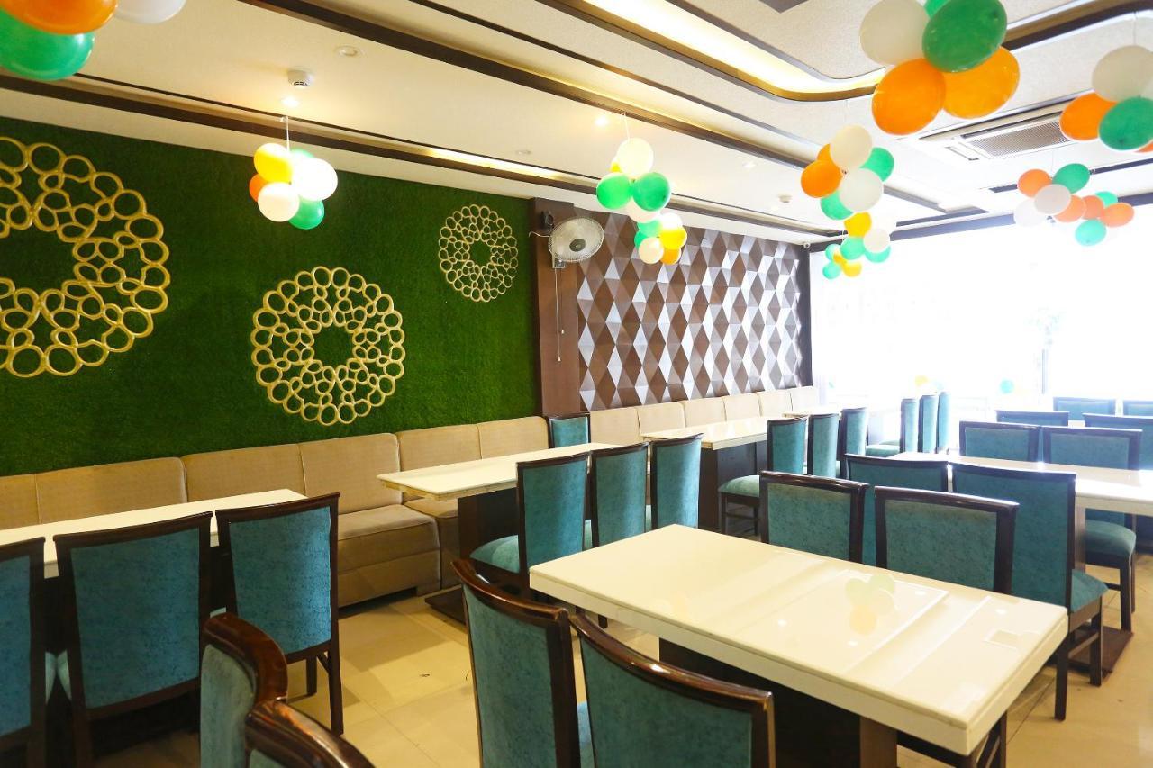 Oyo 18422 Central Grand Belanganj エクステリア 写真