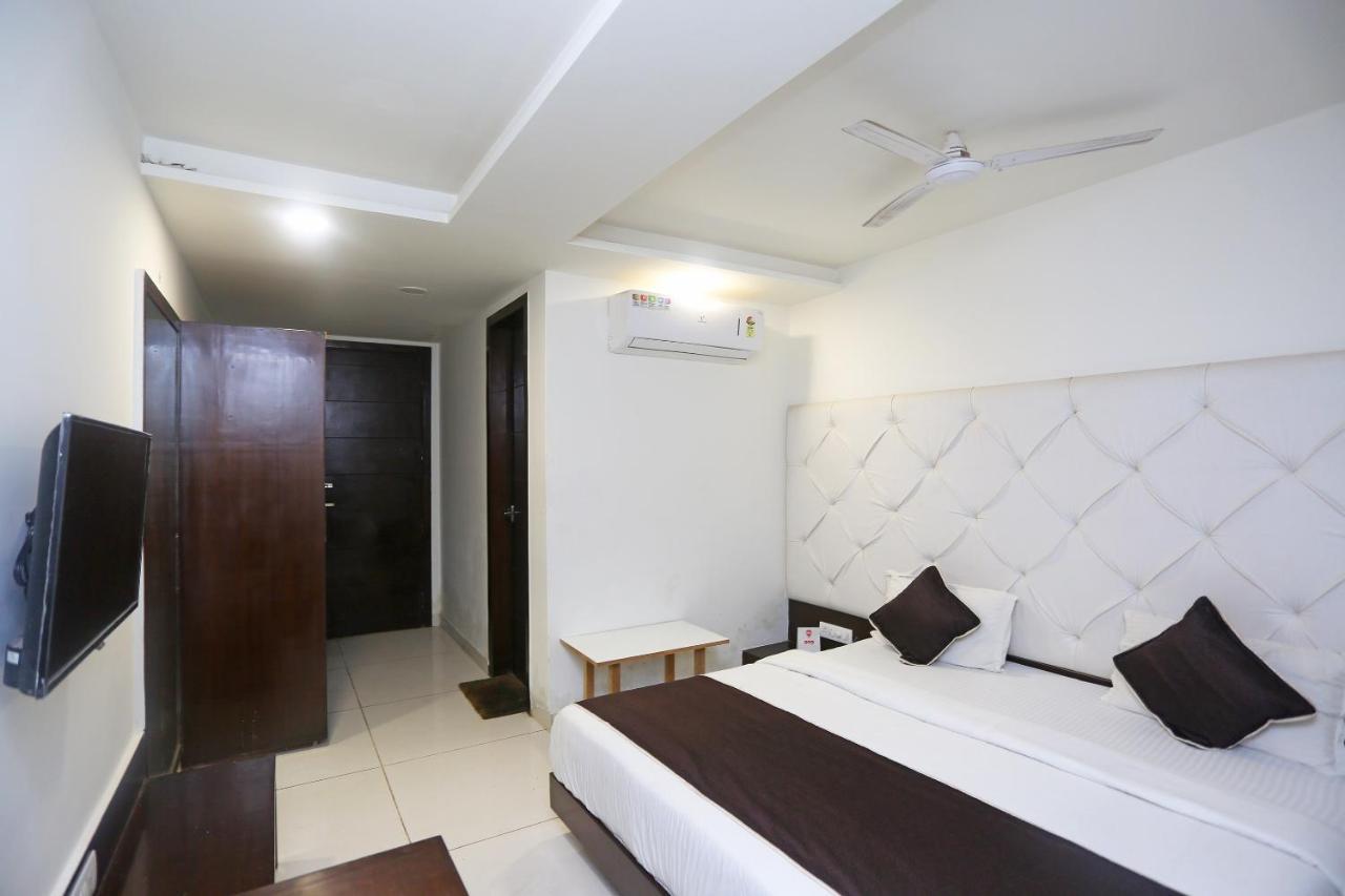 Oyo 18422 Central Grand Belanganj エクステリア 写真
